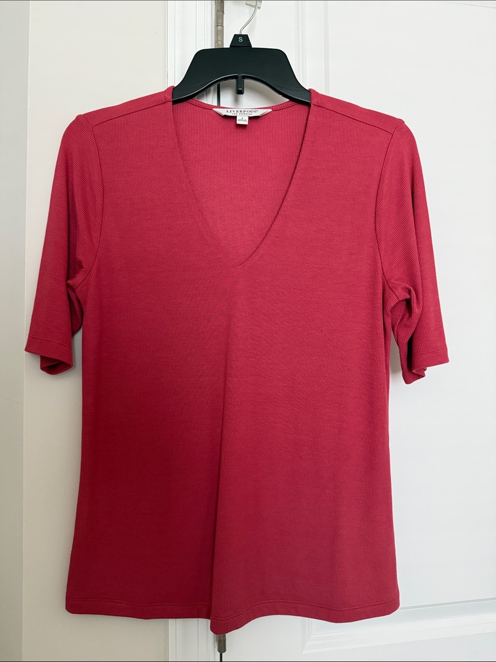 Liverpool Los Angeles Women's V-Neck Short Sleeve Top in Raspberry